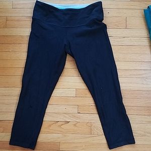Black lululemon leggings (capris)
